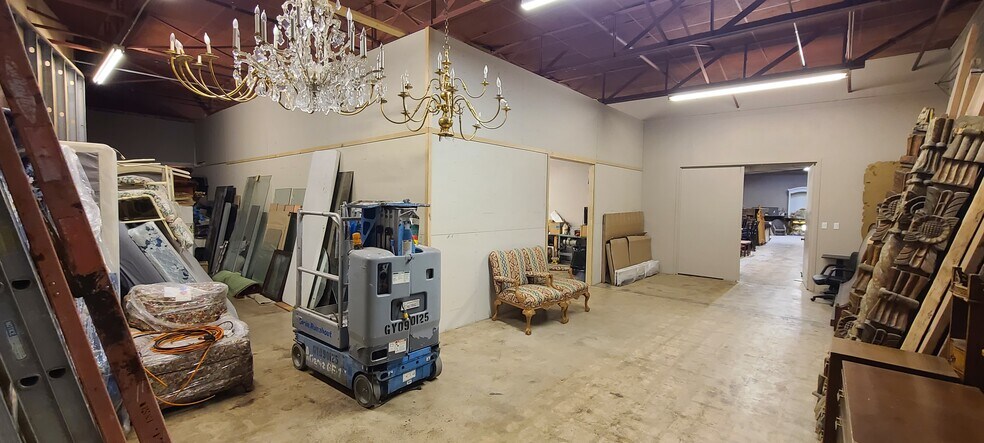 More Photos Of 5520 Military Pky, Dallas Industrial For Sale