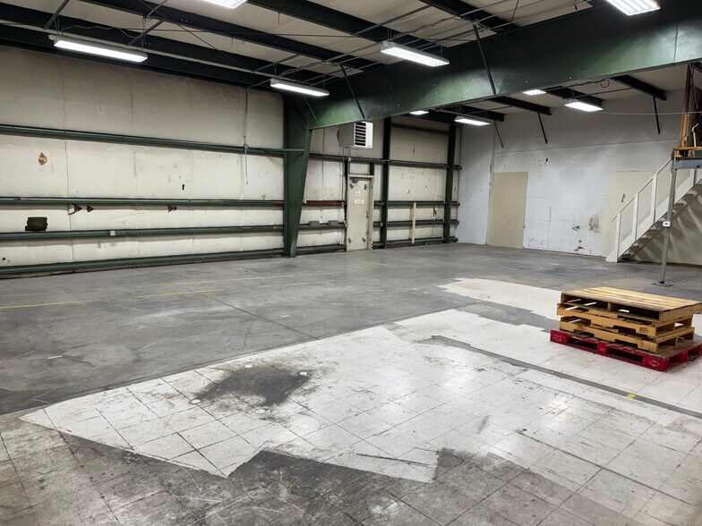 More Photos Of 4600 W St, Lincoln Showroom For Lease