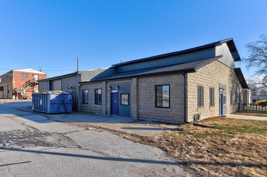 More Photos Of 250 Broad St, Greenwood Showroom For Sale