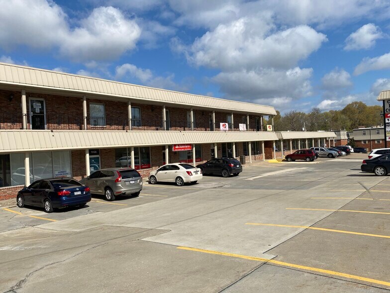 More Photos Of 7300-7314 Raytown Rd, Raytown Storefront For Sale