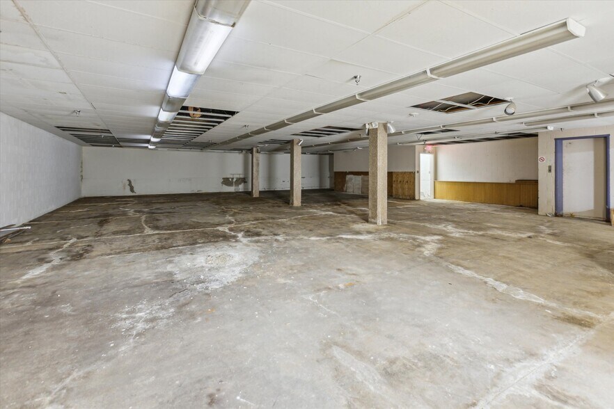 More Photos Of 711 Washington Ave, Bay City Medical For Sale