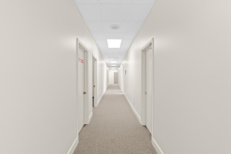 More Photos Of 1016 Everee Inn Rd, Griffin Business Park For Sale