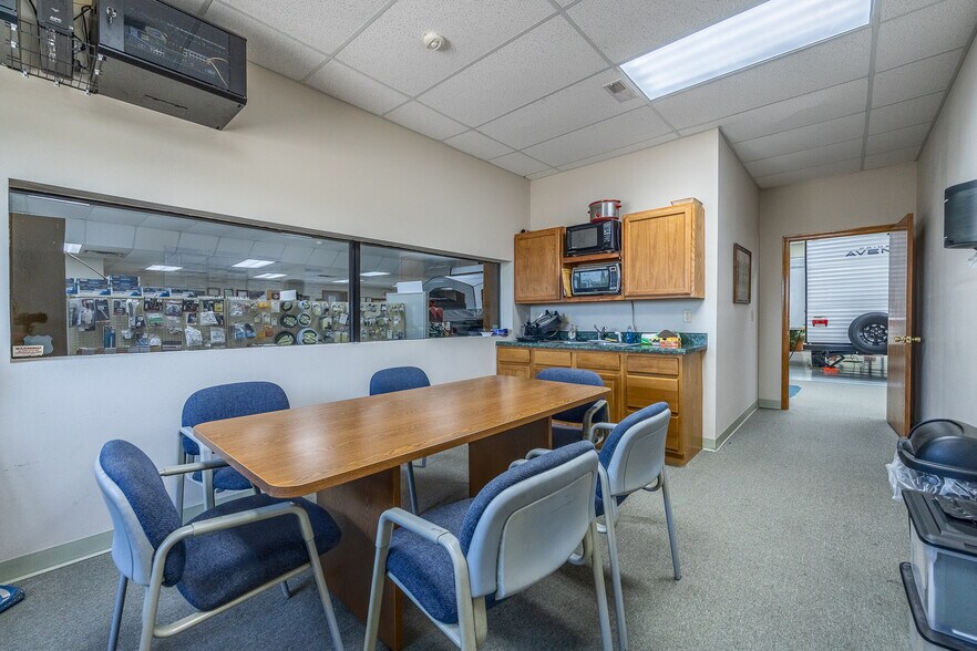 More Photos Of 18256 Campground Rd, Phillipsburg Auto Dealership For Sale