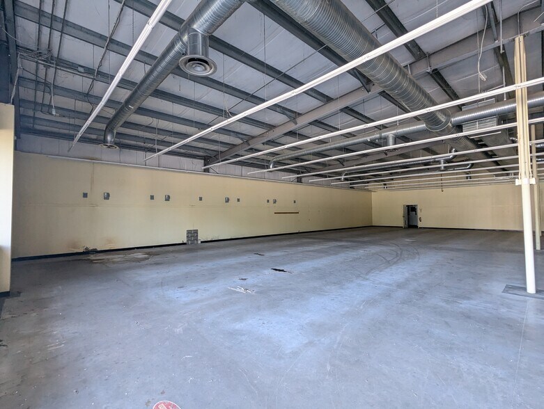 More Photos Of 411 E Main St, Daisetta Freestanding For Sale