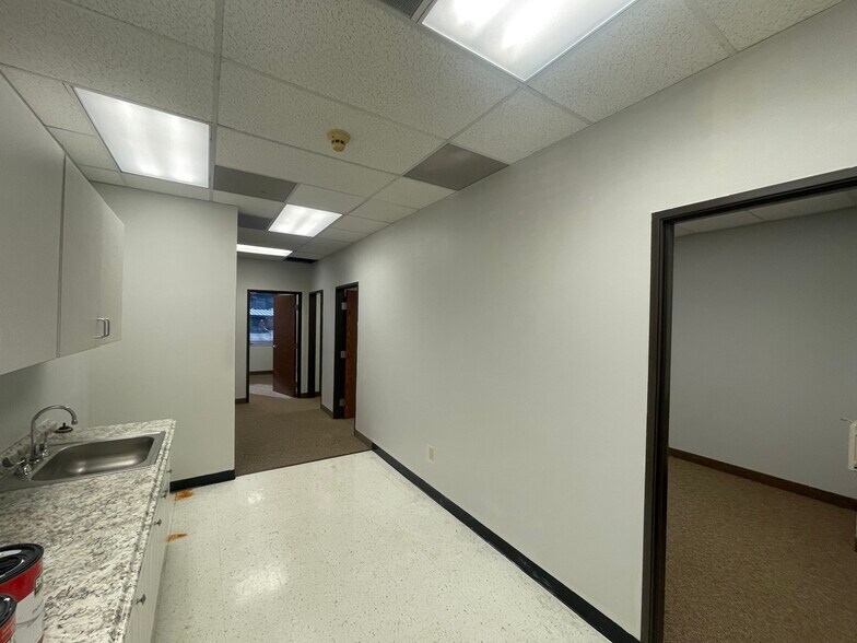 More Photos Of 2828 E Trinity Mills Rd, Carrollton Office For Lease