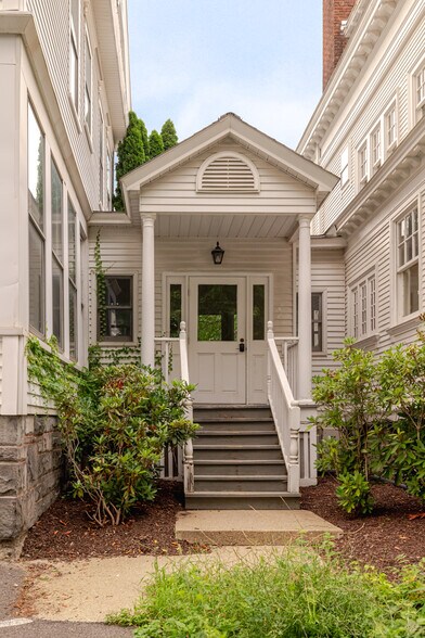 More Photos Of 437 E Allen St, Hudson Office For Sale