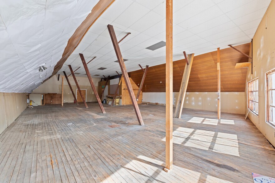 More Photos Of 111 Water St, Front Royal Loft Creative Space For Lease