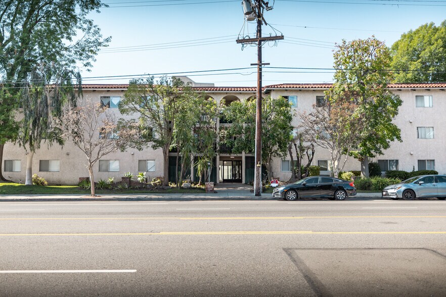 More Photos Of 6121 Woodman Ave, Van Nuys Apartments For Sale