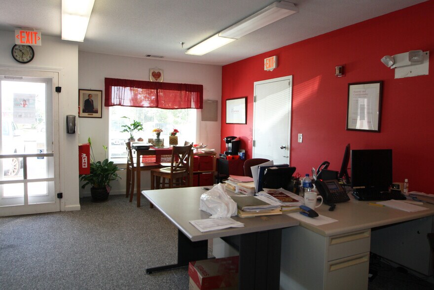 More Photos Of 80 Davis Straits, Falmouth Storefront Retail Office For Lease