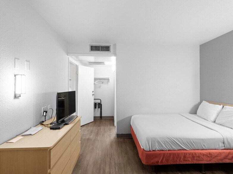 More Photos Of 1150 Wilkins Cir, Casper Hotel For Sale