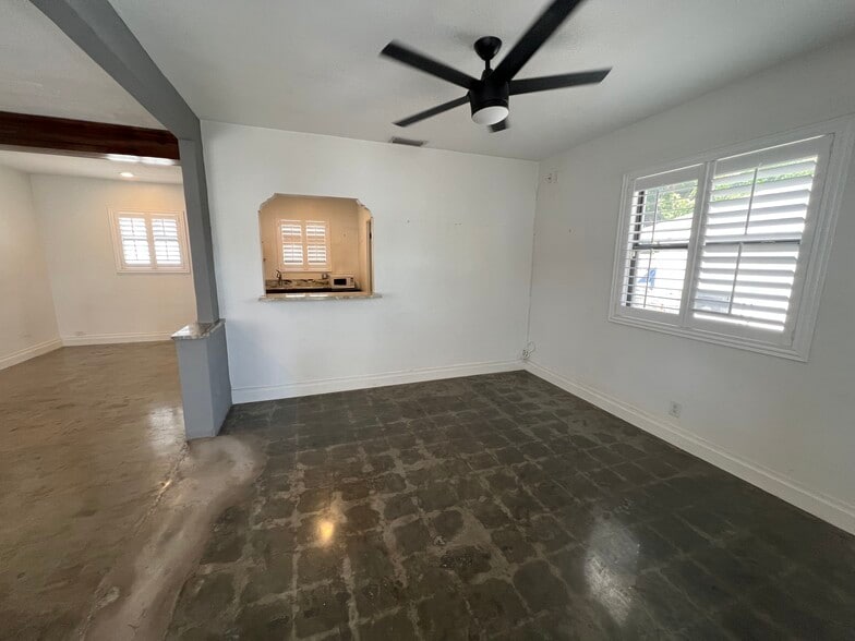 More Photos Of 2323 W Aileen St, Tampa General Retail For Lease