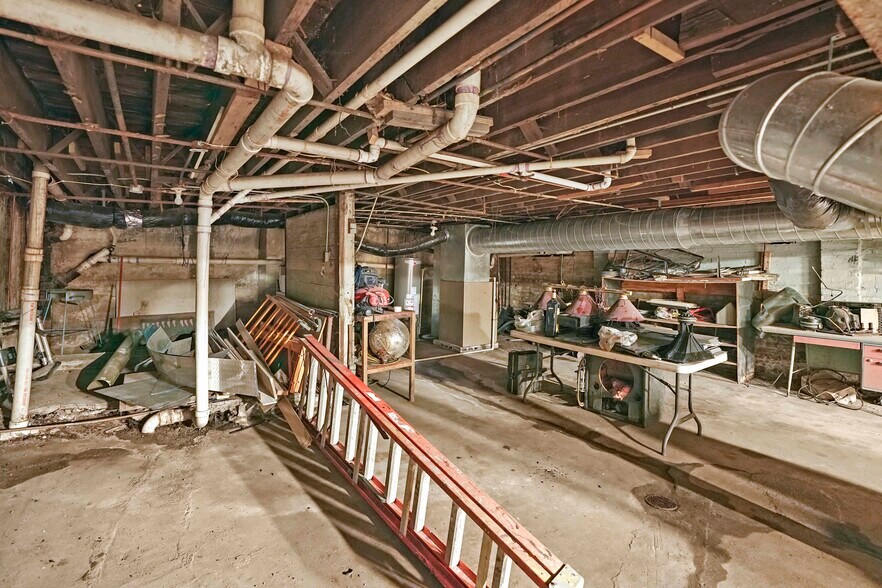 More Photos Of 4620 Tod Ave, East Chicago General Retail For Sale