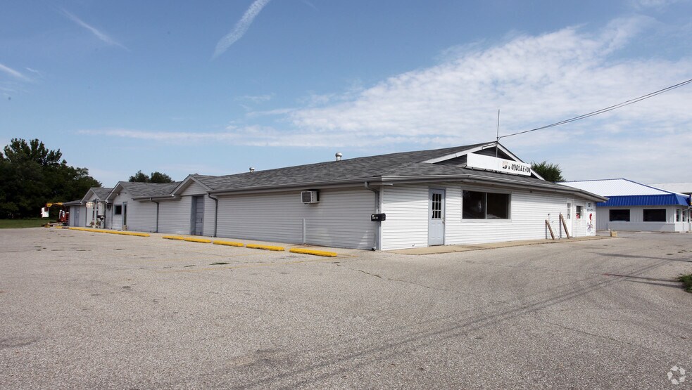 More Photos Of 960 Morton Ave, Martinsville Freestanding For Sale