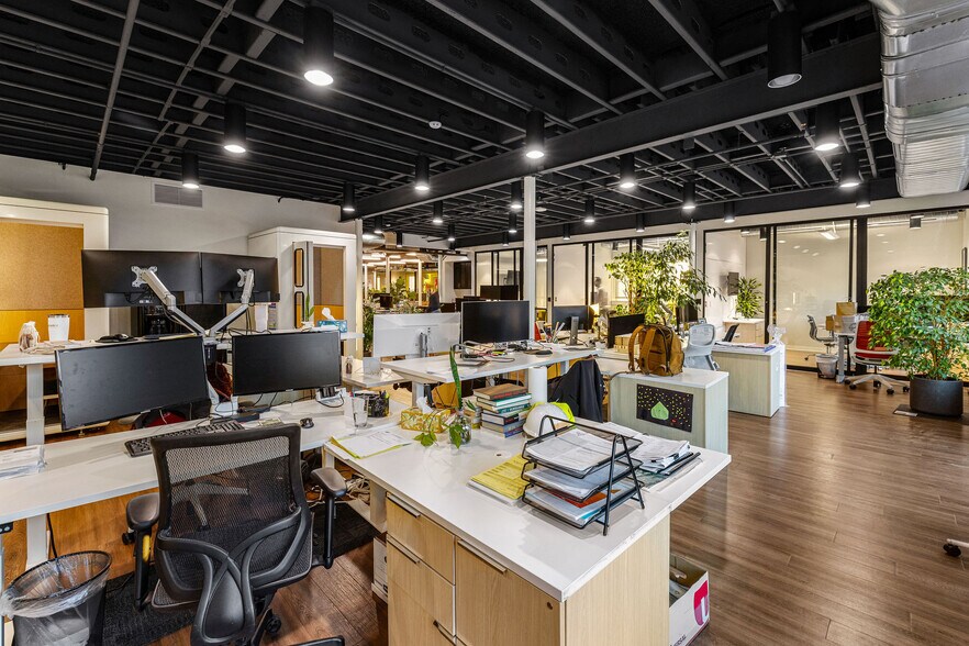 More Photos Of 125 W Central Ave, Bentonville Office For Sale