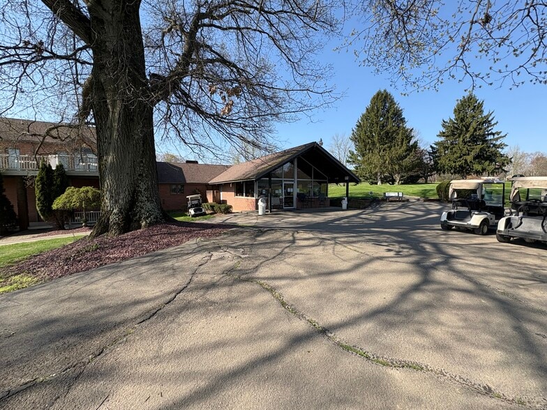 More Photos Of 318 Tanglewood Rd, Pulaski Golf Course Driving Range For Sale
