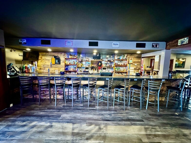 More Photos Of 612 B St, Marysville Bar For Sale