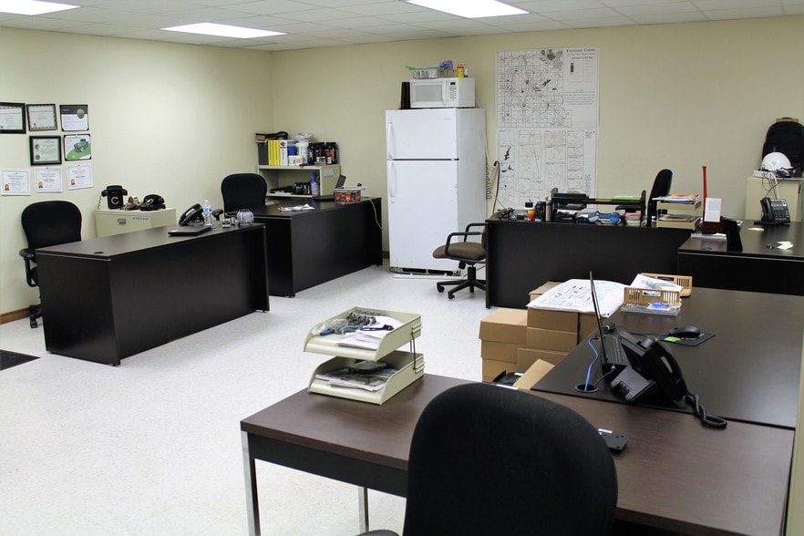 More Photos Of 340 Industrial Park Dr, Fairfield Warehouse For Sale