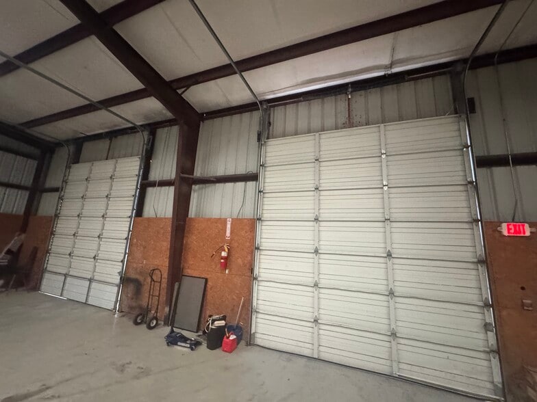 More Photos Of 300 W Broadway St, Prosper Warehouse For Lease