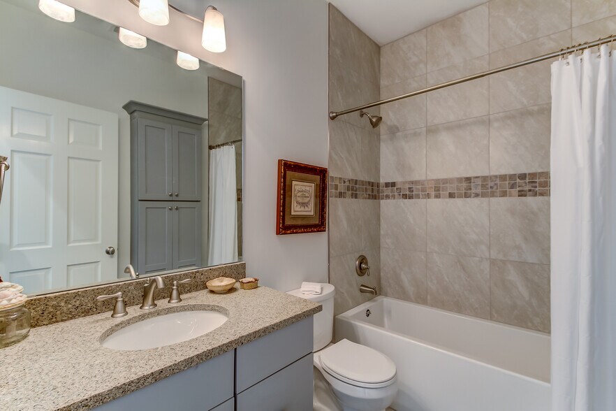 More Photos Of 300 Ash St, Fernandina Beach Storefront Retail Residential For Sale