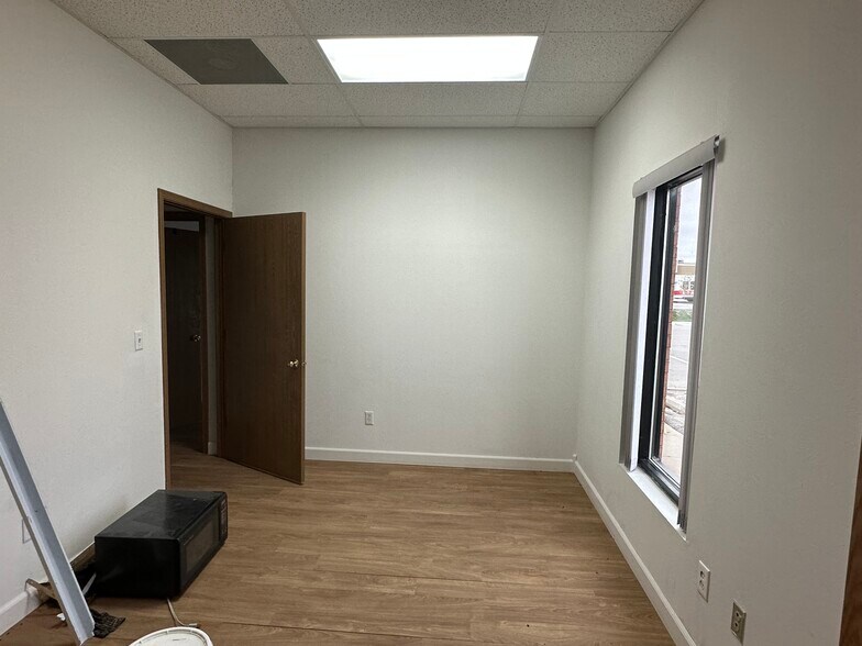 More Photos Of 860 22nd Ave, Coralville Office For Lease