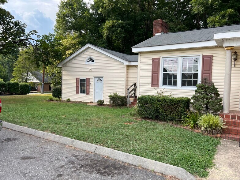 More Photos Of 636 Statesville Blvd, Salisbury Office For Sale