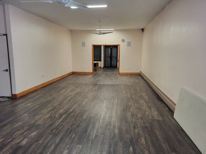 More Photos Of 1688 Webster Ave, Bronx Drugstore For Lease