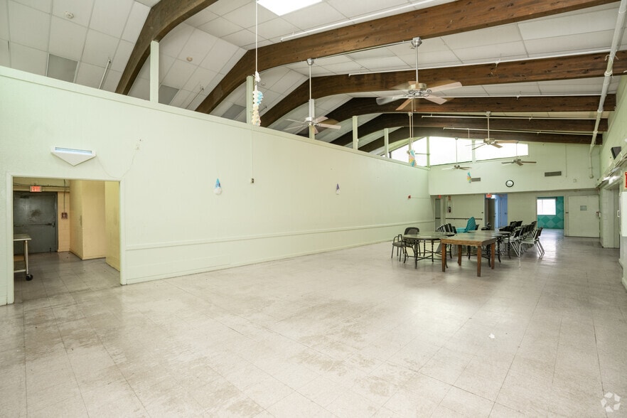 More Photos Of 1415 W Washington St, Brownsville Healthcare For Sale