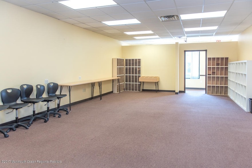 More Photos Of 441 Millstone Rd, Clarksburg Freestanding For Lease