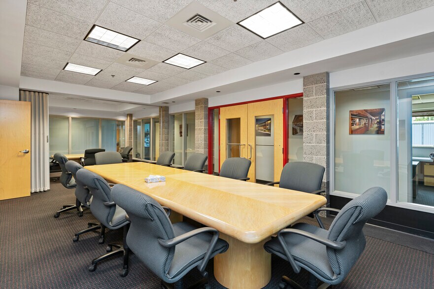 More Photos Of 1514 Commerce Ave, Carlisle Light Distribution For Lease