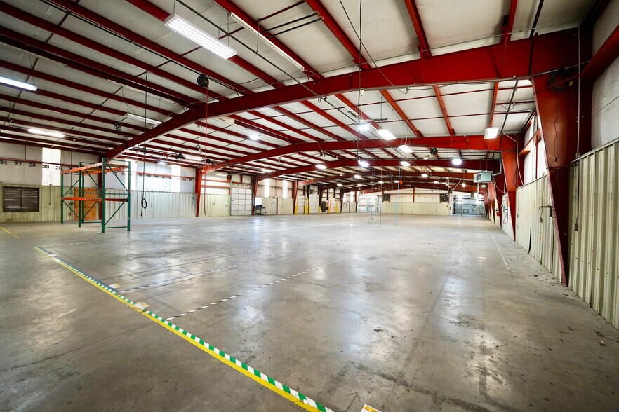 More Photos Of 1821 S 1st St, Rogers Unknown For Lease