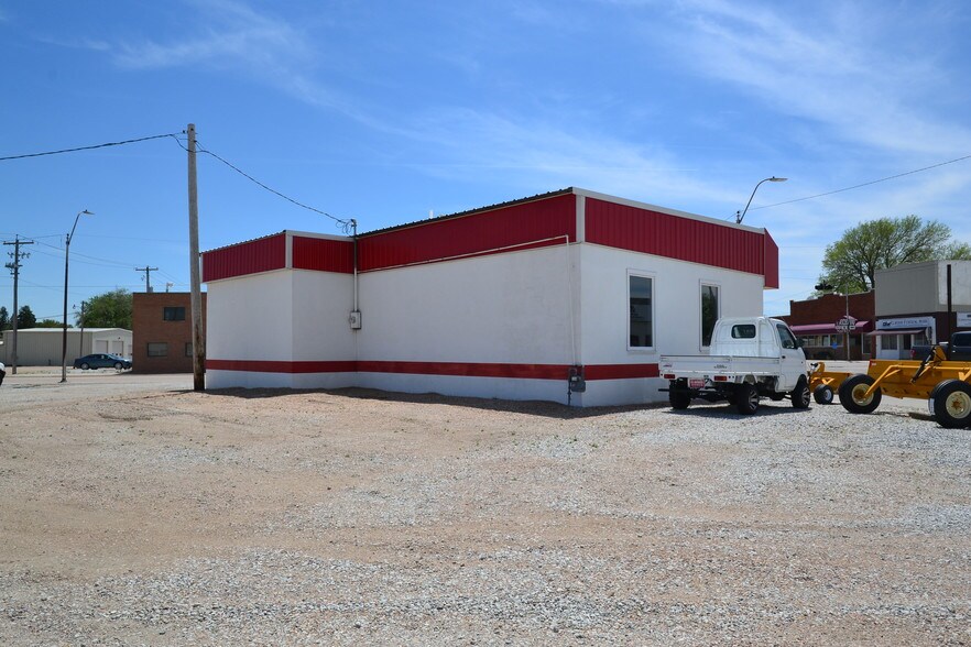 More Photos Of 205 Smith Ave, Elwood Auto Dealership For Sale
