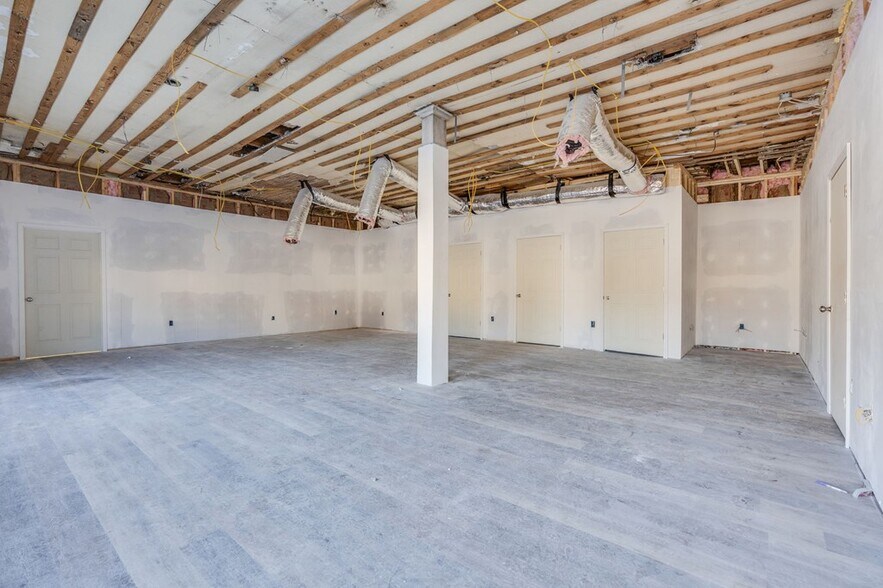 More Photos Of 560 W Main St, Abingdon Storefront For Lease