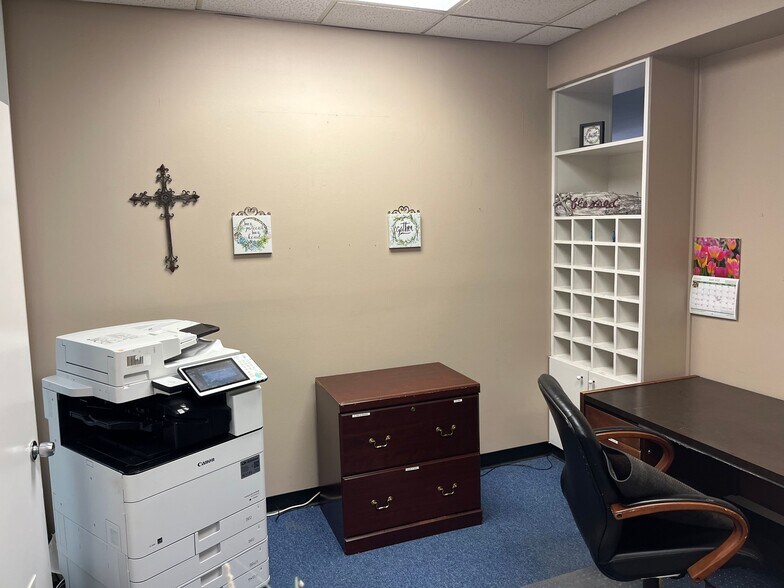 More Photos Of 402 S Ragsdale St, Jacksonville Office For Sale