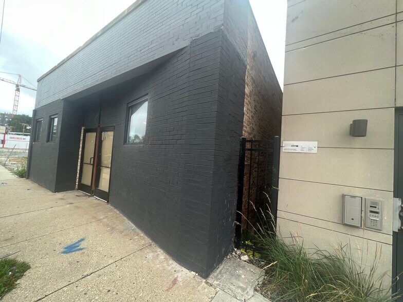More Photos Of 123 E 43rd St, Chicago Restaurant For Lease