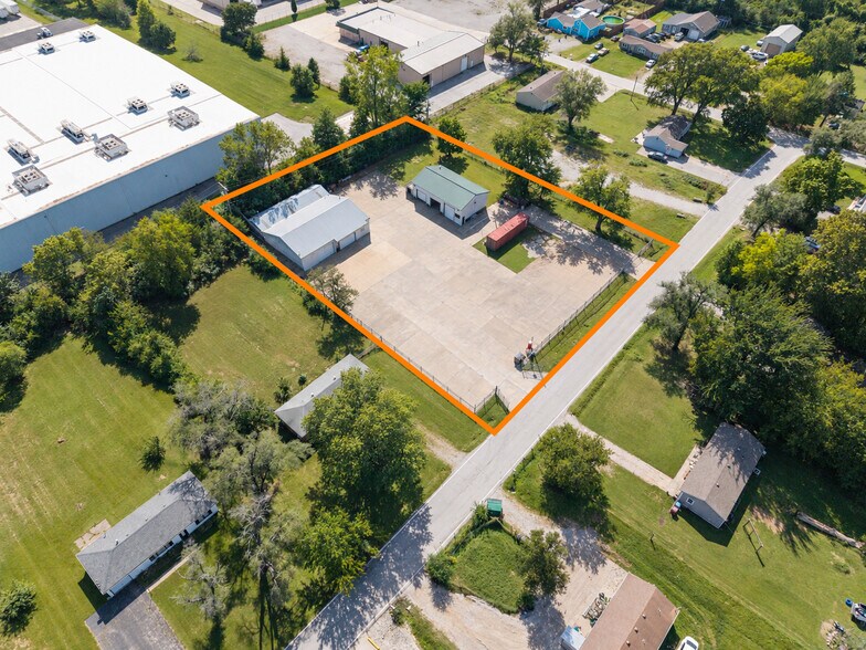Primary Photo Of 207 SE 16th Ter, Lee's Summit Industrial For Sale