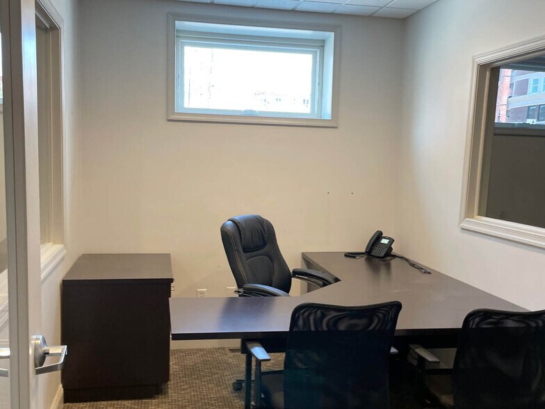 More Photos Of 29 S Duke St, York Storefront Retail Office For Lease