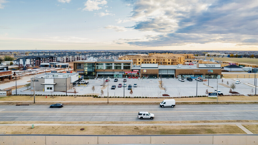 Primary Photo Of 10th St. Garth Brooks Blvd. & Czech Hall Rd., Yukon Restaurant For Lease