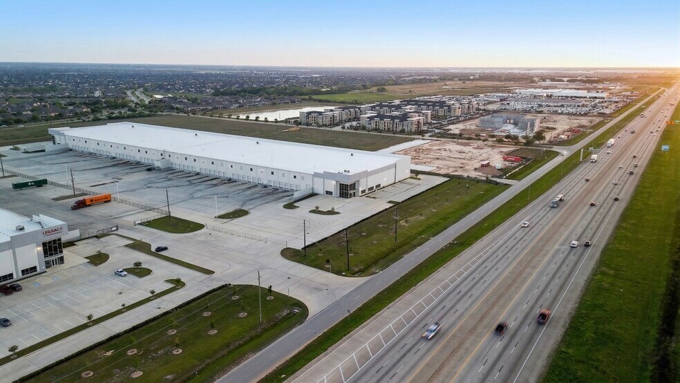 More Photos Of Anserra Trl, Katy Distribution For Lease