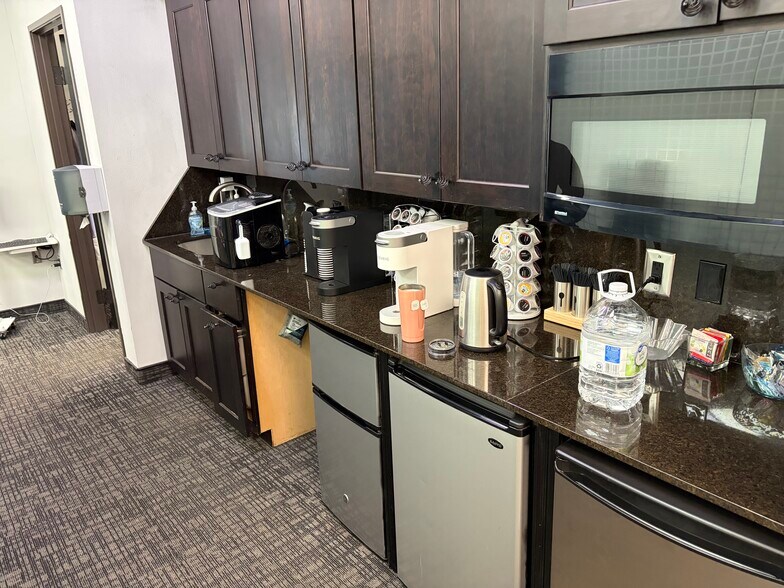 More Photos Of 302 S Lewis Ave, Tulsa Medical For Lease
