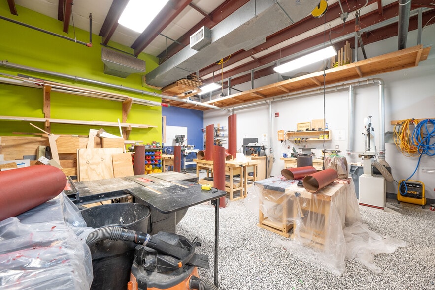 More Photos Of 16-18 Trowbridge Dr, Bethel Light Manufacturing For Sale