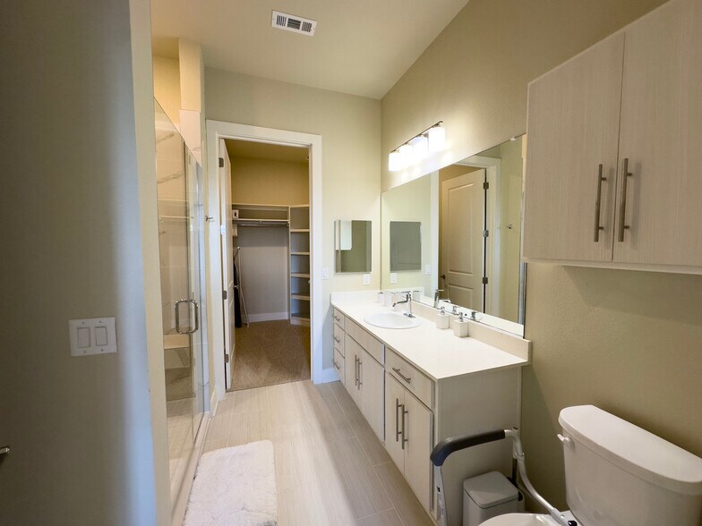 More Photos Of 2200 Carl D Silver Pky, Fredericksburg Apartments For Lease
