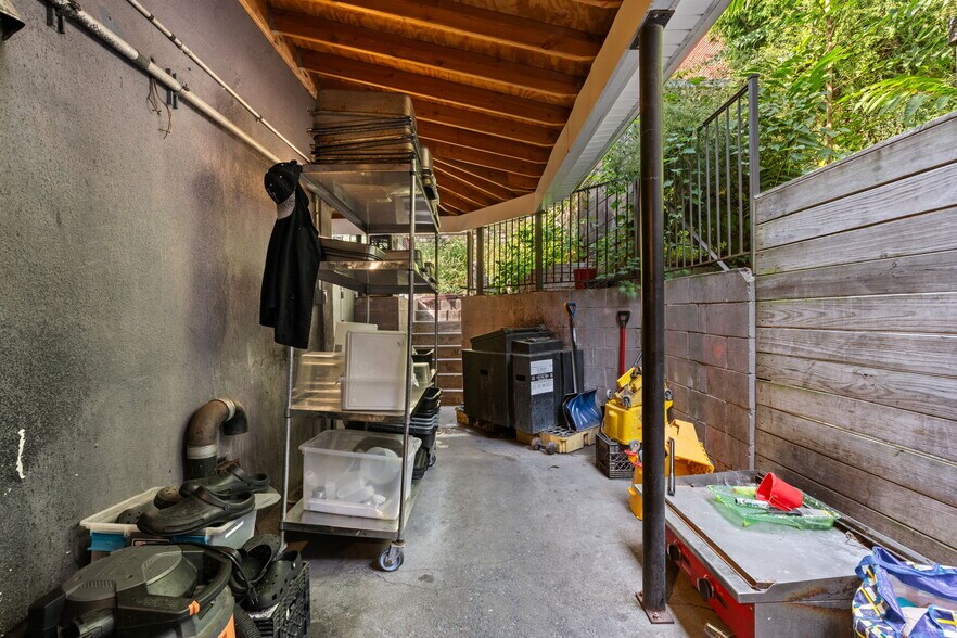 More Photos Of 60-62 Van Duzer St, Staten Island Freestanding For Sale