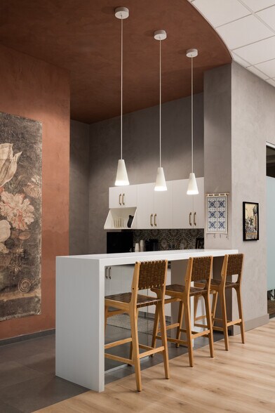 More Photos Of 4505 E Broadway Rd, Phoenix Light Manufacturing For Sale