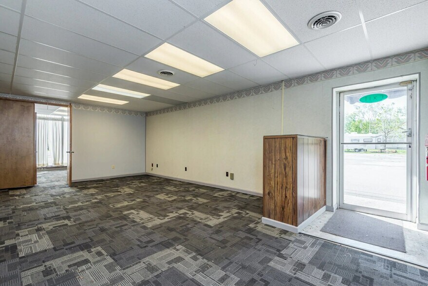 More Photos Of 150 W Rhea Ave, Spring City Medical For Sale