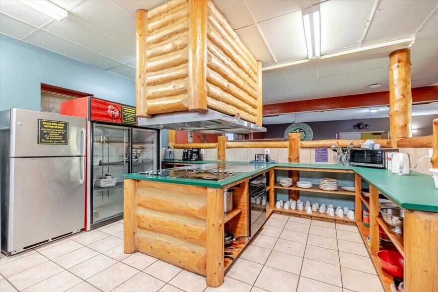 More Photos Of 892 6th Ave, Fernie Hospitality For Sale