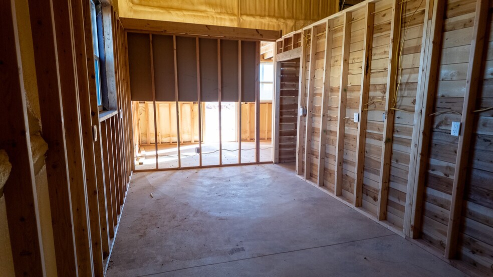 More Photos Of 625 Koloa Ave, Edmond Warehouse For Sale