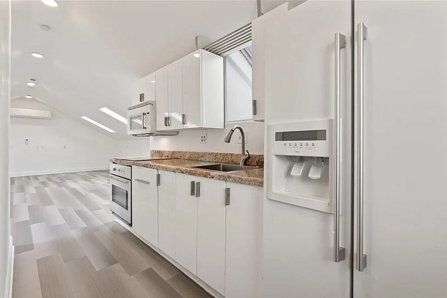 More Photos Of 7700 N Lamar Blvd, Austin Storefront Retail Office For Sale