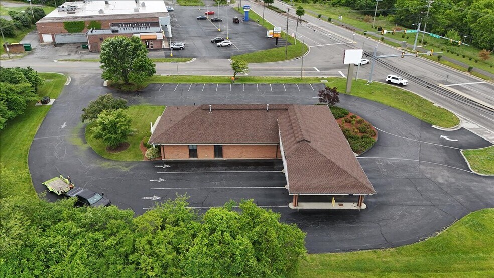 More Photos Of 4919 Lee Hwy, Bristol Bank For Sale