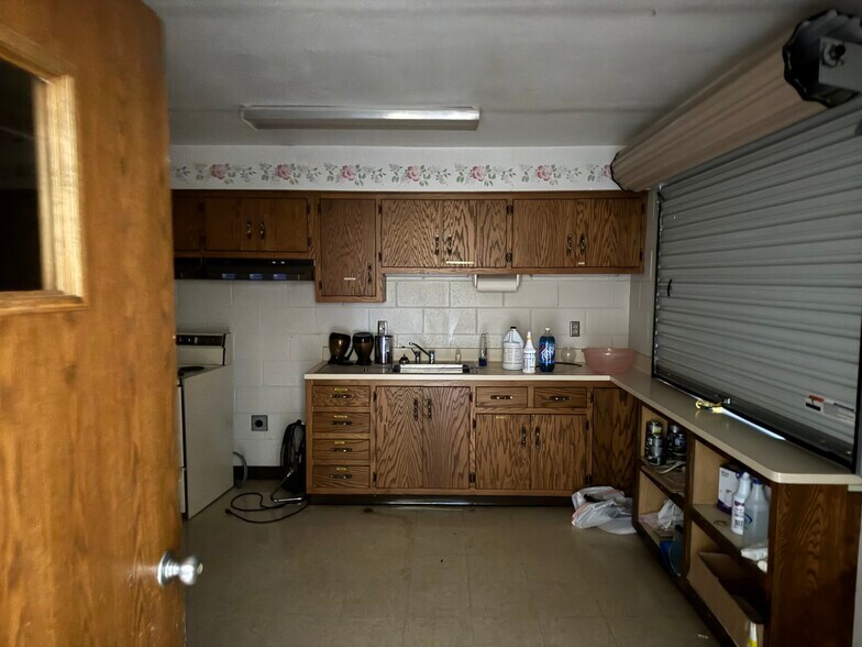 More Photos Of 2525 Oakwood Rd, Oak Creek Schools For Sale