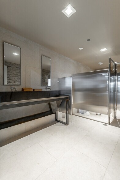 More Photos Of 615 E Main St, Chattanooga General Retail For Lease